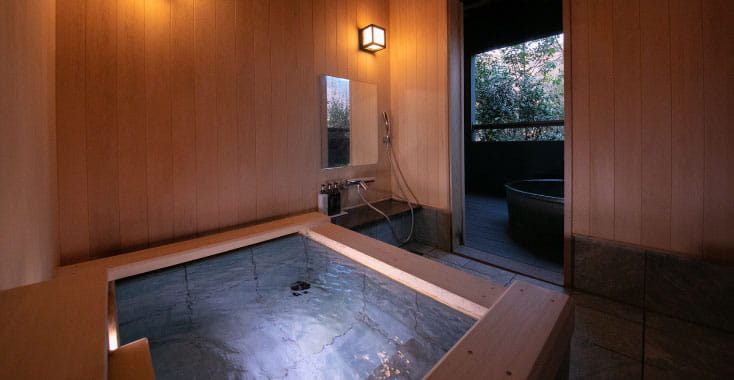 所有14棟獨立式客房均設有專用溫泉浴池 